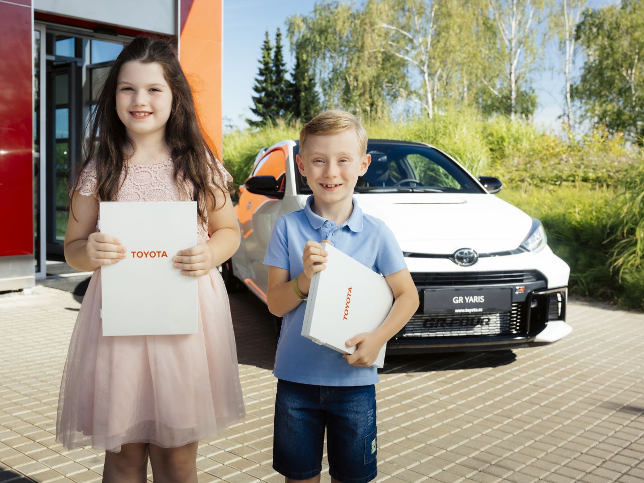 Dvě české děti vyhrály ve světovém finále výtvarné soutěže Toyota Dream Car Art Contest