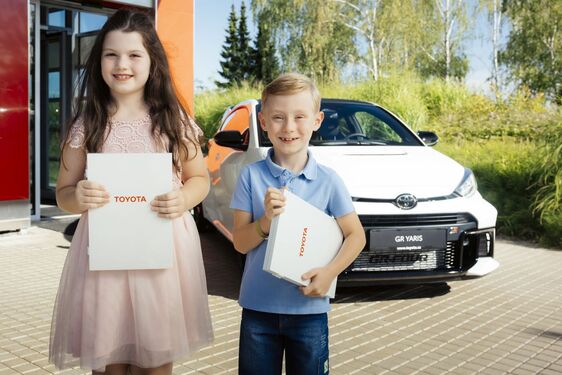 Dvě české děti vyhrály ve světovém finále výtvarné soutěže Toyota Dream Car Art Contest
