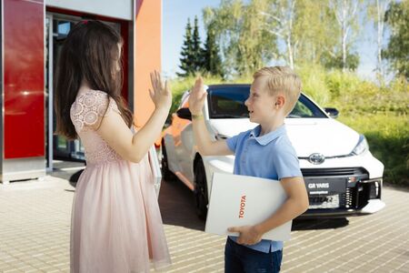 Dvě české děti vyhrály ve světovém finále výtvarné soutěže Toyota Dream Car Art Contest