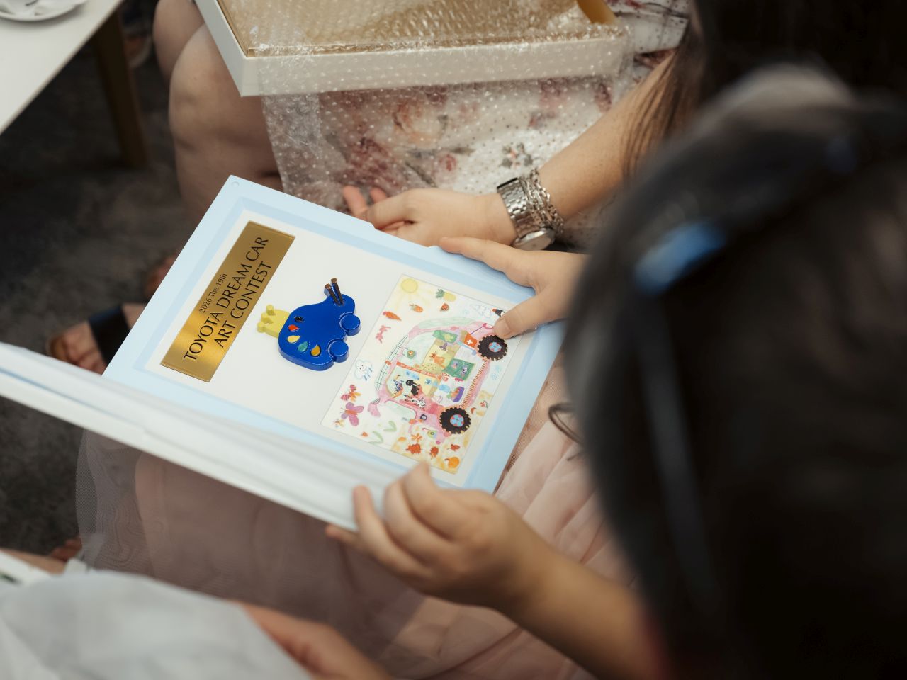 Dvě české děti vyhrály ve světovém finále výtvarné soutěže Toyota Dream Car Art Contest