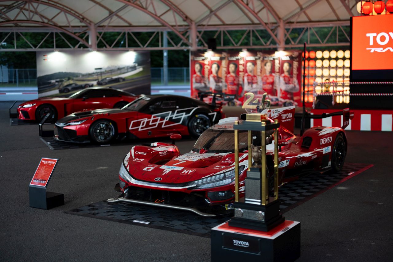 Toyota Racing triumfovala v dramatickém domácím závodě Šest hodin Fuji
