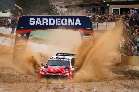 Italská rallye na Sardinii: Evans a Martin získali v napínavém finále tituly světových šampionů