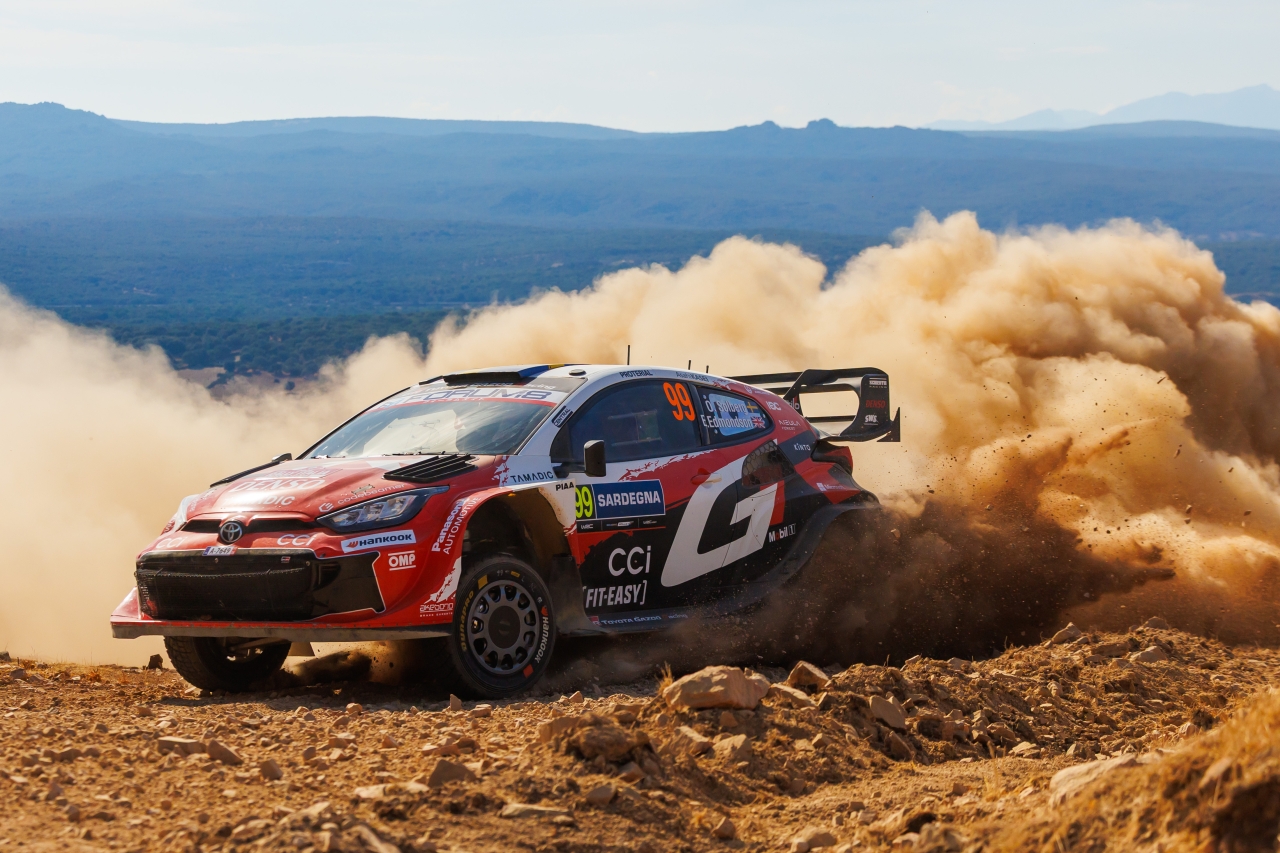 Italská rallye na Sardinii: Evans a Martin získali v napínavém finále tituly světových šampionů