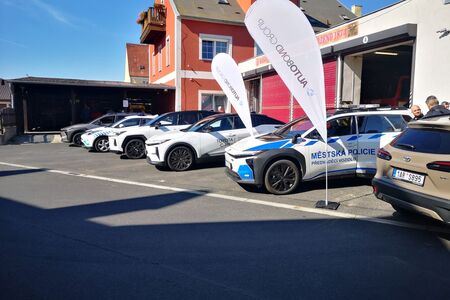 Městská policie testuje elektrickou Toyotu bZ4X Touring