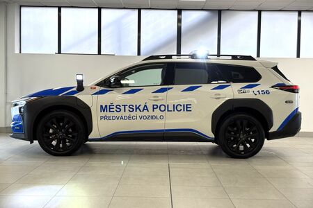 Městská policie testuje elektrickou Toyotu bZ4X Touring
