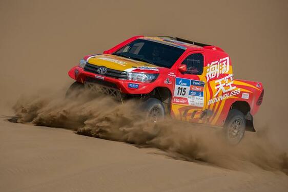 Toyota uspěla v kategorii produkčních vozů na Hedvábné stezce 