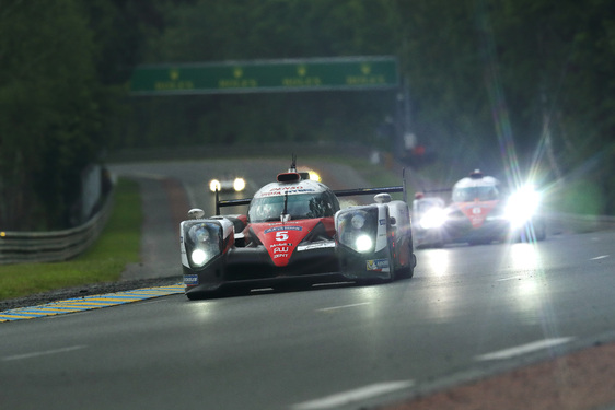 Tým TOYOTA GAZOO RACING přišel o vítězství v Le Mans v posledních minutách závodu