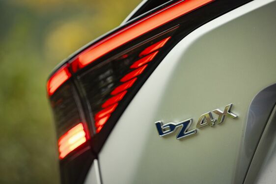 bZ4X - local foto