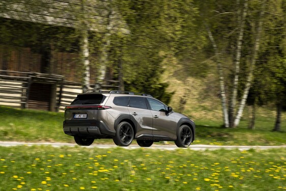 bZ4X Touring 2025