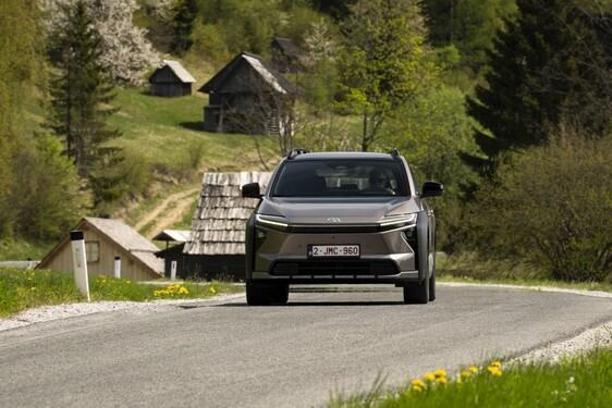 bZ4X Touring 2025