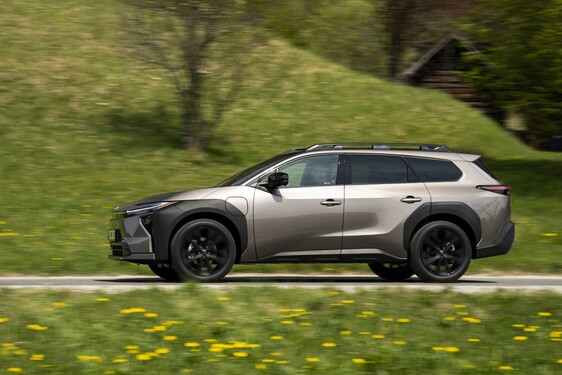 bZ4X Touring 2025