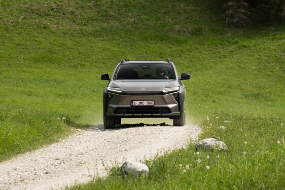 bZ4X Touring 2025