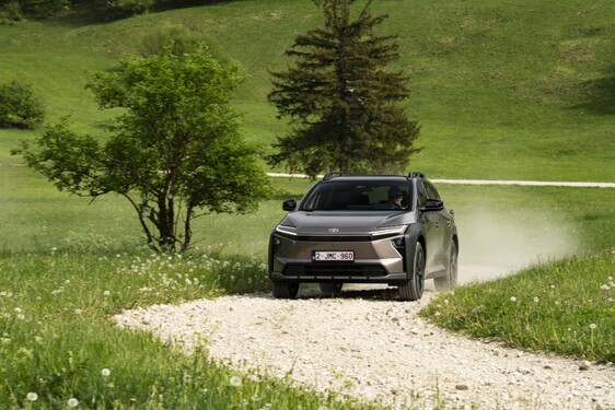 bZ4X Touring 2025