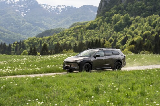 bZ4X Touring 2025
