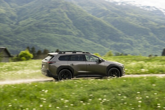 bZ4X Touring 2025