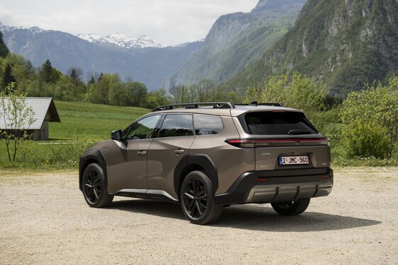 bZ4X Touring 2025