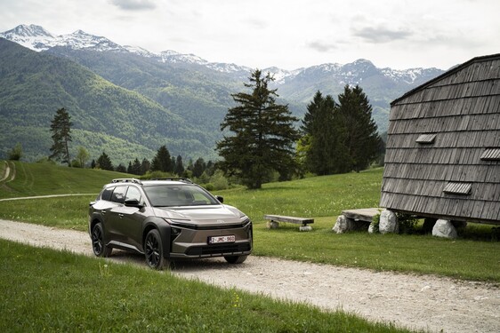 bZ4X Touring 2025