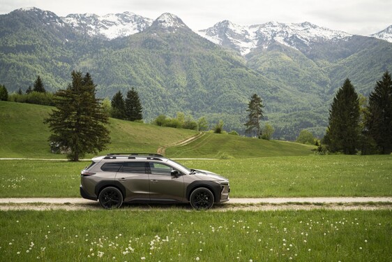 bZ4X Touring 2025