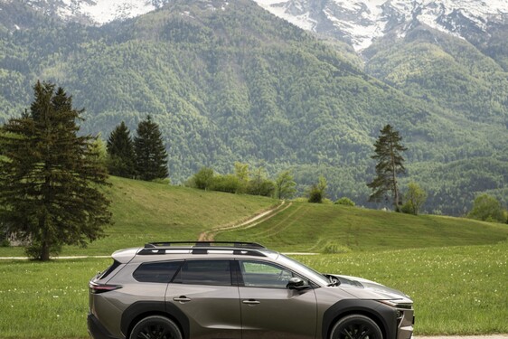 bZ4X Touring 2025