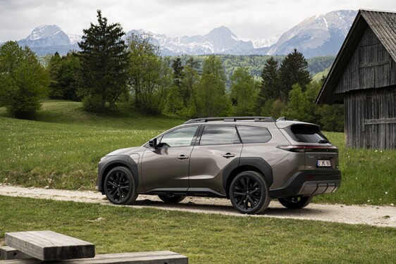 bZ4X Touring 2025