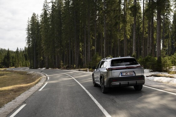 bZ4X Touring 2025