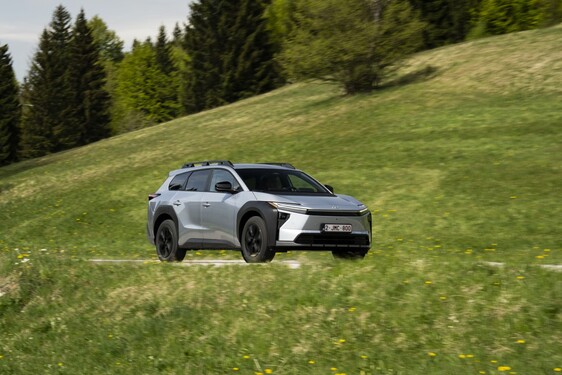 bZ4X Touring 2025