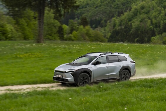 bZ4X Touring 2025