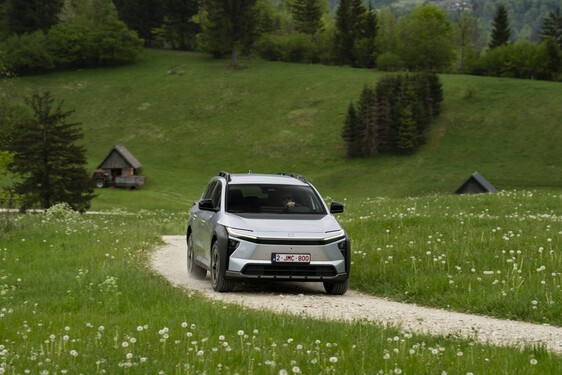 bZ4X Touring 2025