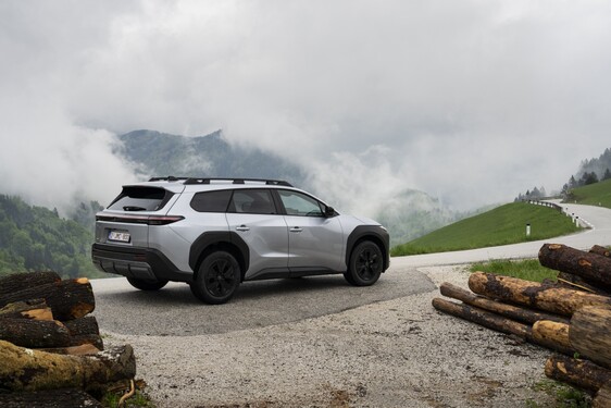 bZ4X Touring 2025
