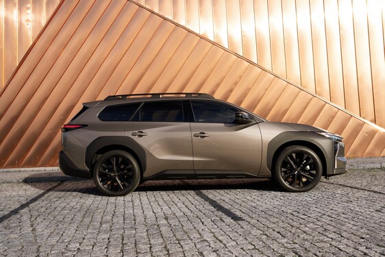 bZ4X Touring 2025