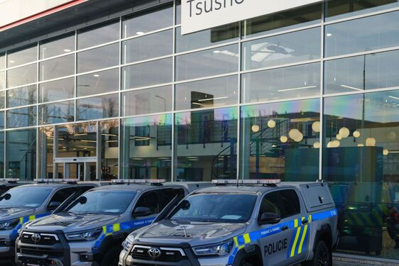 Toyota Tsusho předala Policii ČR prvních 20 vozů Toyota Hilux