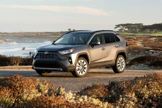 MINDEN TEKINTETBEN ÚJ SZÍNT HOZ A SZEGMENSBE A VADONATÚJ TOYOTA RAV4