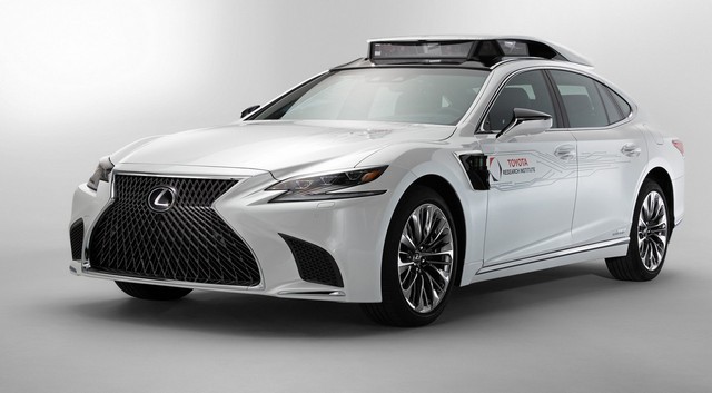 A TOYOTA ÉS A LEXUS ŰRTECHNOLÓGIÁT IS BEVET AZ ÖNVEZETŐ AUTÓKKAL KAPCSOLATOS FEJLESZTÉSEK SORÁN