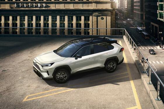 GIGÁSZI PÉNZBÜNTETÉSEK VÁRHATNAK A LEGTÖBB AUTÓGYÁRTÓRA, DE AKAD KIVÉTEL IS: A TOYOTA