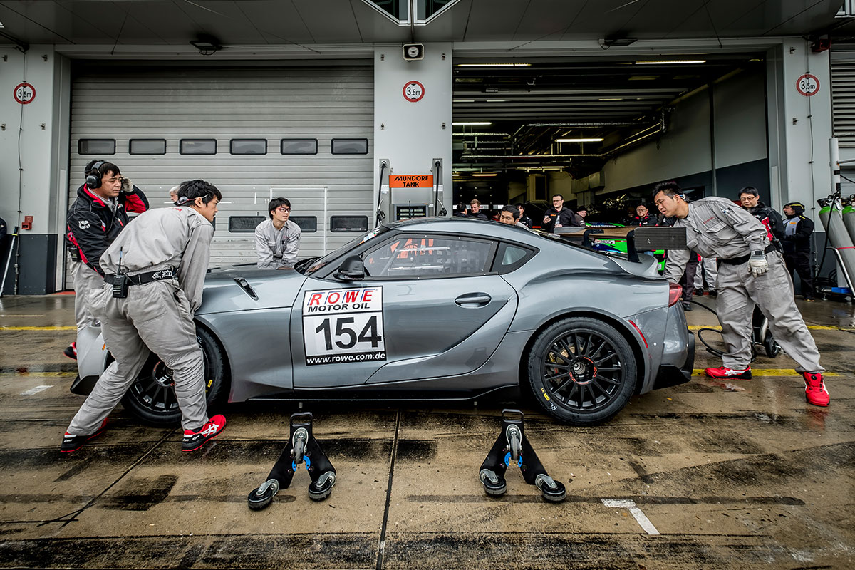  EGYÜTT RAJTOL A LEXUS LC ÉS A TOYOTA SUPRA A NÜRBURGRINGEN?