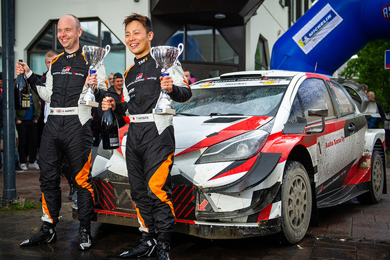 YARIS WRC-VEL KAP LEHETŐSÉGET A RALLY VILÁGBAJNOKSÁGBAN A TEHETSÉGES FIATAL TOYOTA PILÓTA