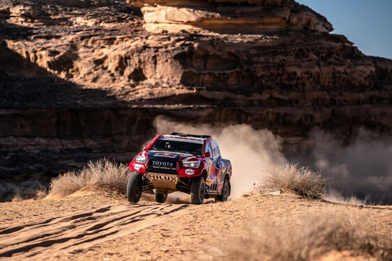  KEMÉNYEN KÜZD A TOYOTA A 2020-AS DAKARON A CÍMVÉDÉSÉRT