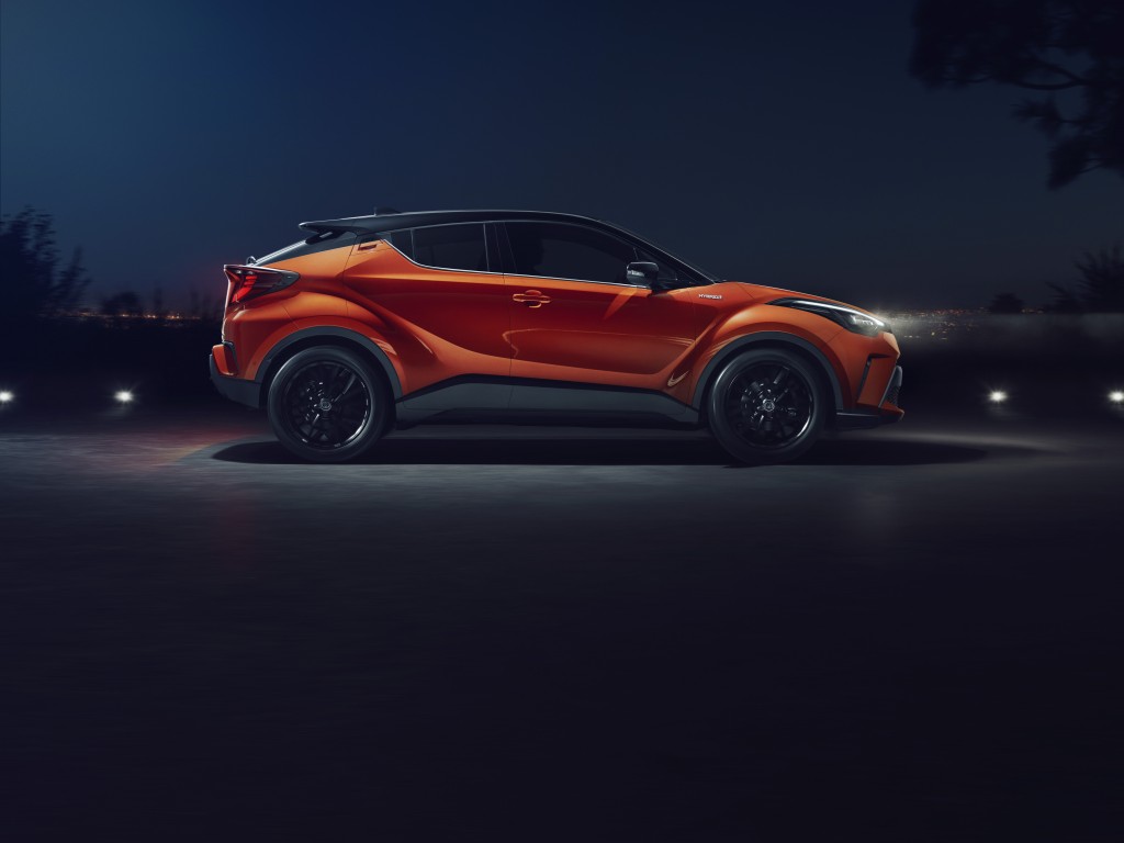 NYÍLT HÉTVÉGE KERETÉBEN MUTATKOZIK BE A SIKERGYANÚS ÚJ TOYOTA C-HR