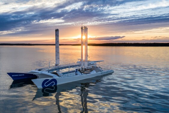 A TOYOTA KÜLÖN HIDROGÉN ÜZEMANYAGCELLÁS RENDSZERT FEJLESZTETT A FÖLDET MEGKERÜLŐ ENERGY OBSERVER KATAMARÁN SZÁMÁRA