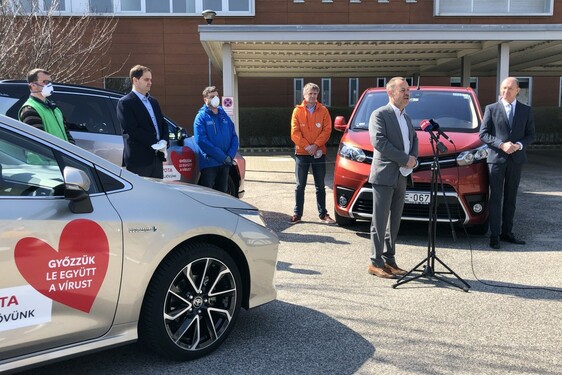  20 AUTÓ AZONNALI FELAJÁNLÁSÁVAL TÁMOGATJA A TOYOTA A KORONAVÍRUS ELLENI HAZAI VÉDEKEZÉST