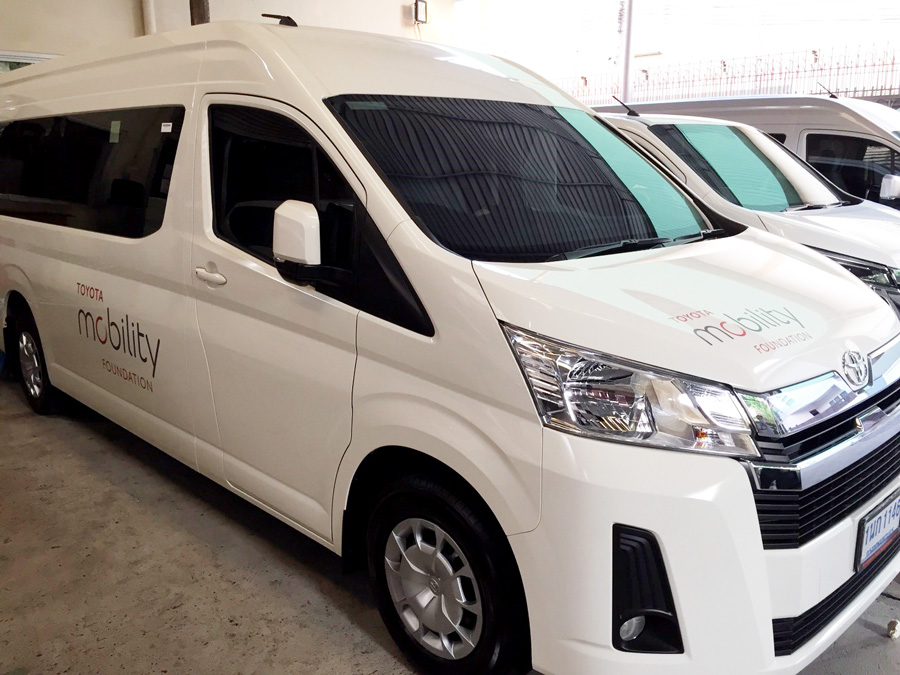 ÖSSZEKAPCSOLT, FERTŐTLENÍTETT AUTÓKKAL SEGÍTI A KORONAVÍRUS ELLENI VÉDEKEZÉST THAIFÖLDÖN A TOYOTA