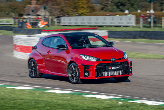 Lendületesen debültált a Toyota GR Yaris múlt hétvégén Goodwoodban