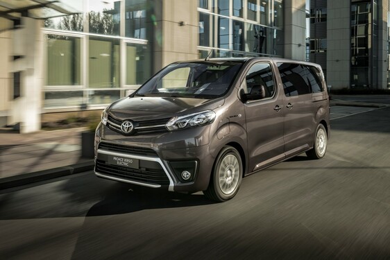 Jövő tavasszal mutatkozik be Európában az elektromos Toyota PROACE Verso