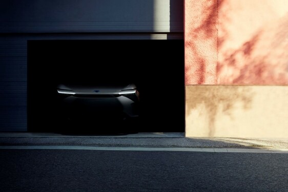 Nagy dobást ígér elektromos fronton jövőhétre a Toyota 