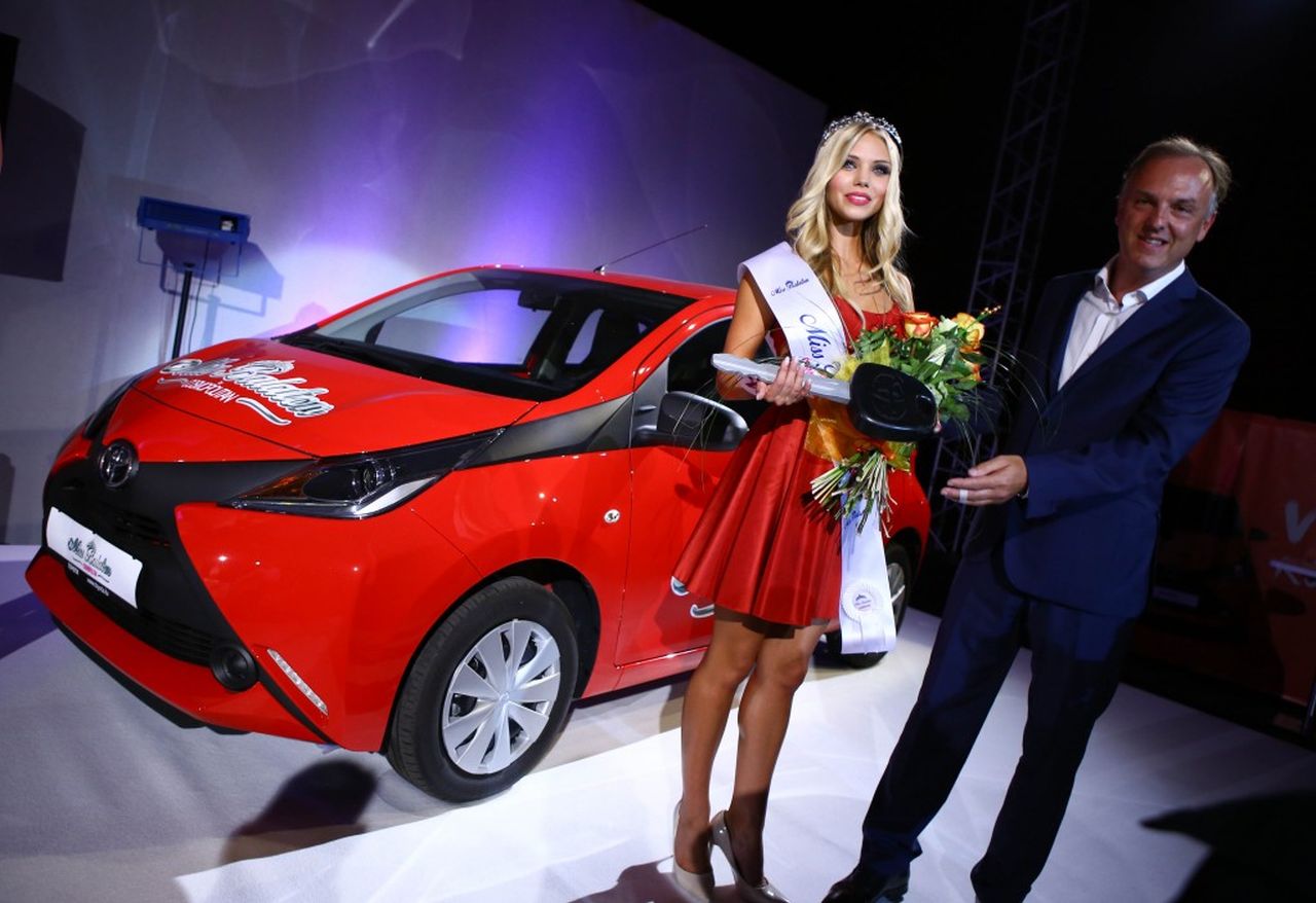 Egy trendi Toyota aygóval lett gazdagabb a miss balaton győztese