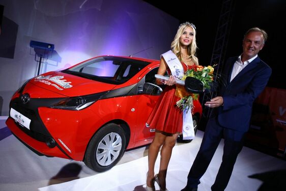 Egy trendi Toyota aygóval lett gazdagabb a miss balaton győztese