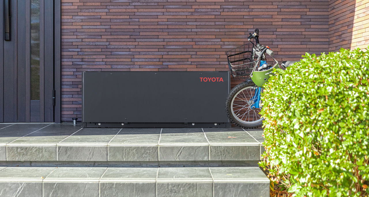 Lakossági használatra szánt tárolóakkumulátor rendszert mutatott be a Toyota