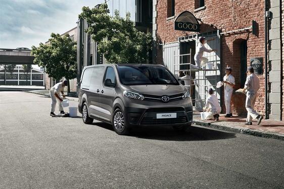 HIHETETLEN LENDÜLETBEN A TOYOTA ÉS A LEXUS MAGYARORSZÁGON