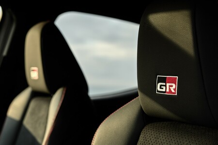 Toyota Yaris Premiere Edition és GR Sport: városi kisautó csúcskivitelben