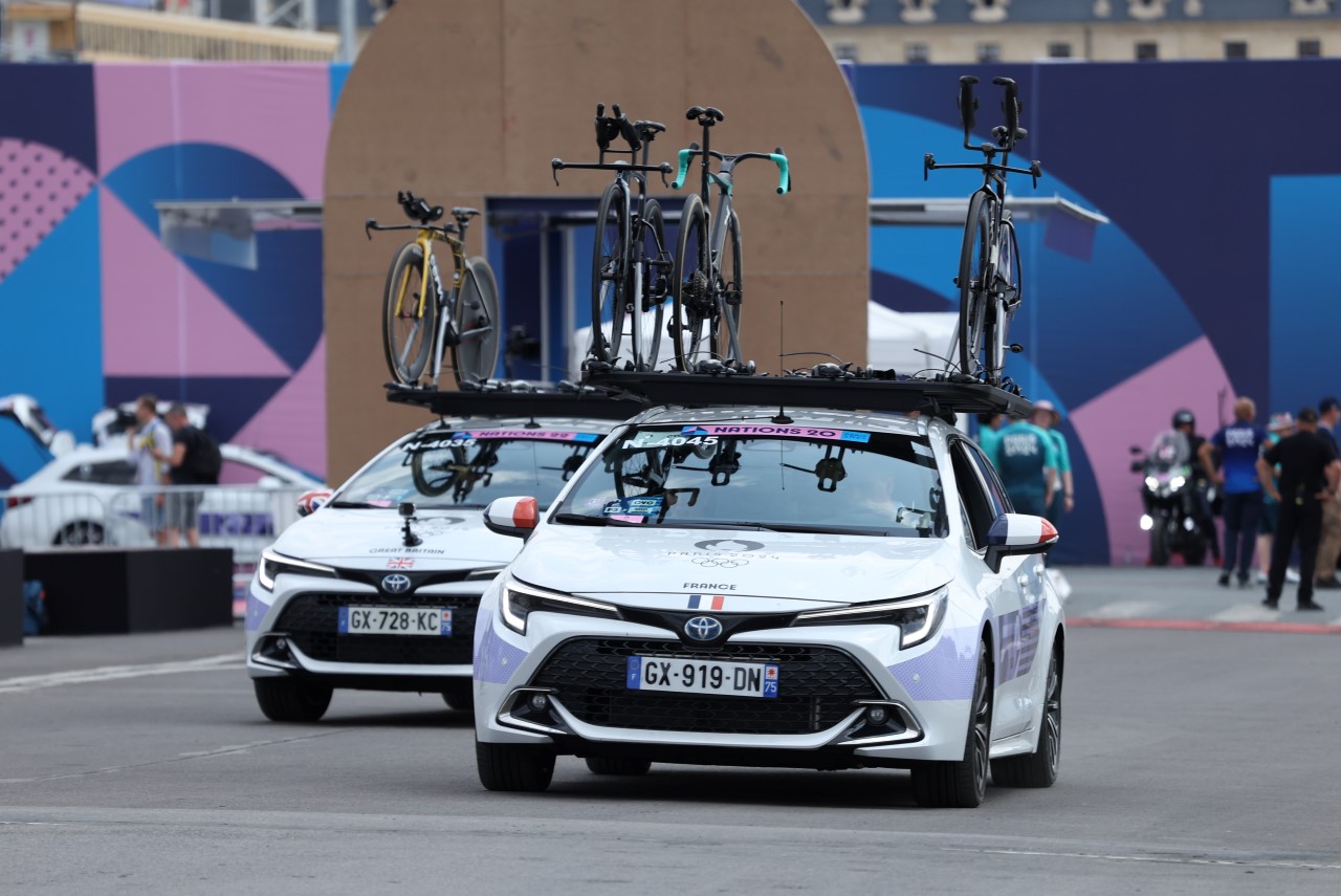 Apró figyelmességgel fokozza a kerékpárosok csapatok biztonságát a Toyota a 2024-es párizsi olimpiai és paralimpiai játékokon